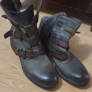 Green and brown zip up boots !!